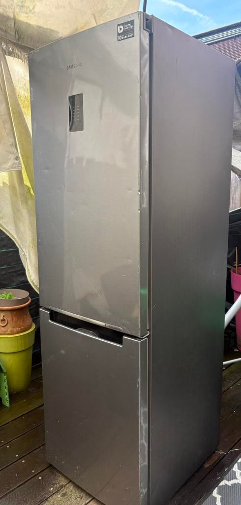 Frigo Samsung gris en bon état, Enlèvement, Utilisé, Avec compartiment congélateur, 160 cm ou plus