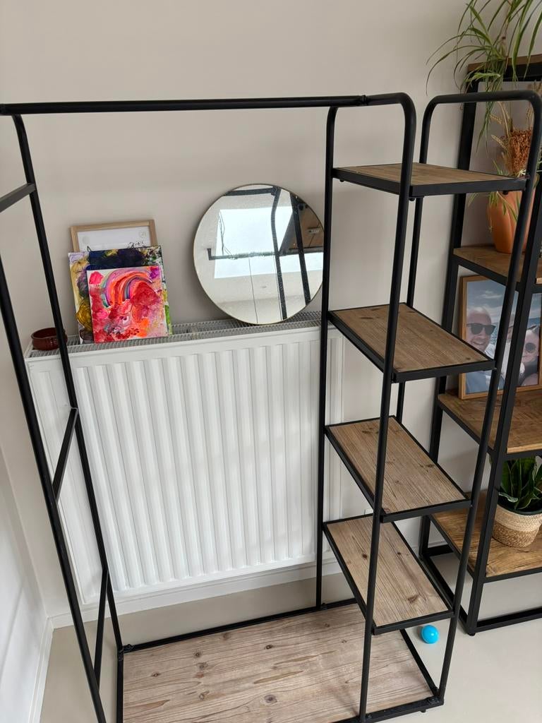 Moderne hangkast zo goed als nieuw, Ophalen, Zo goed als nieuw