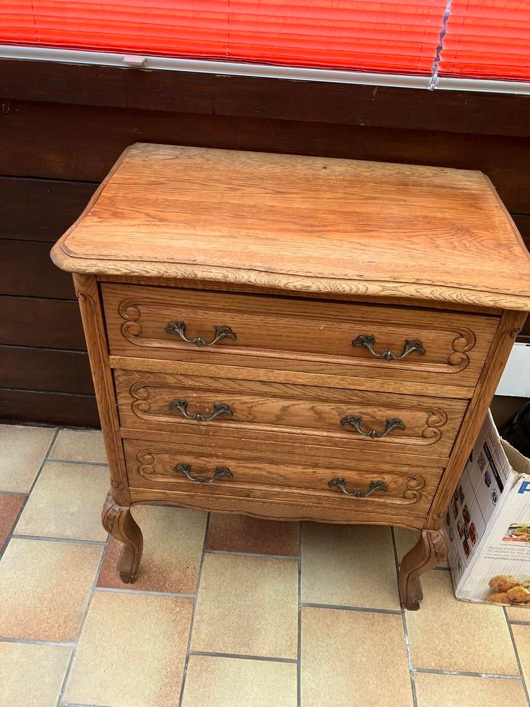 une commode, trois tiroirs, Enlèvement, Utilisé