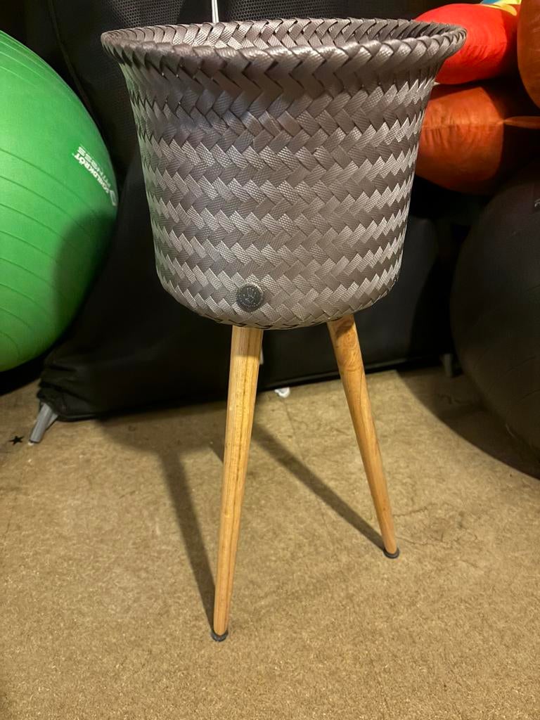 Bloempot op houten staander, Ophalen, Zo goed als nieuw