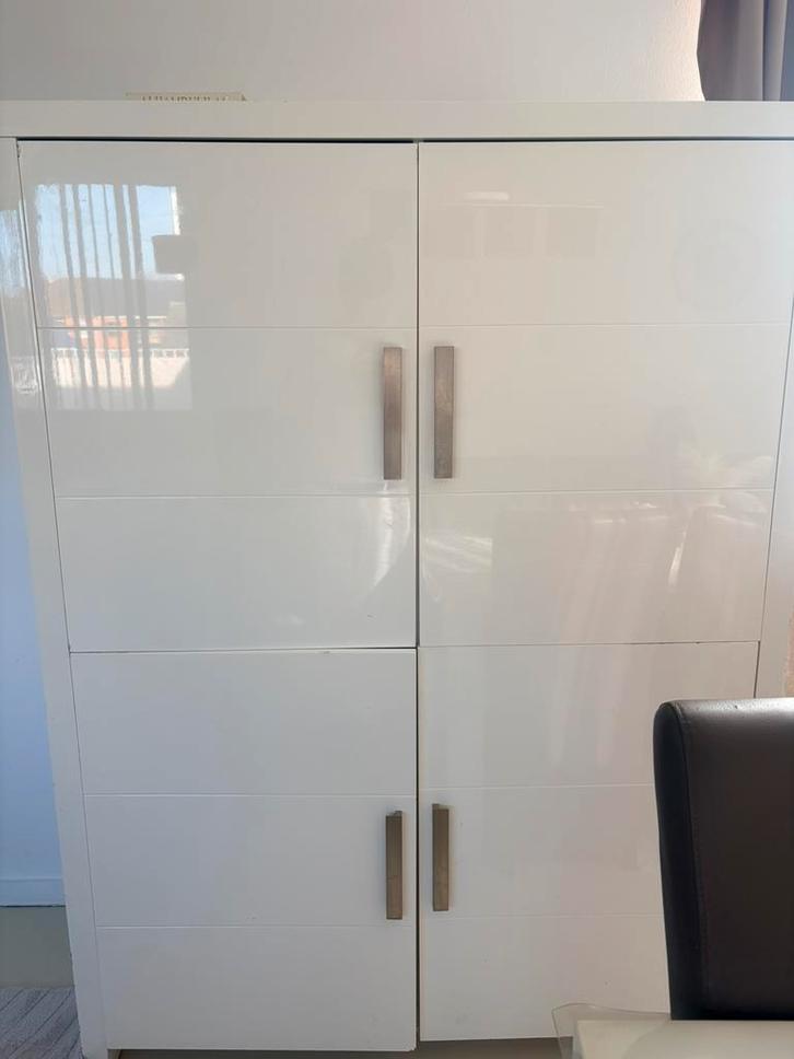 Moderne witte opbergkast, Huis en Inrichting, Kasten | Overige, Gebruikt, Ophalen