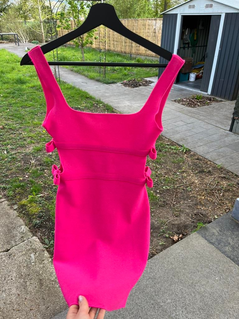 NIEUW Fushia rose jurkje ZARA maatje S, Vêtements | Femmes, Robes, Neuf, Rose, Enlèvement, Au-dessus du genou