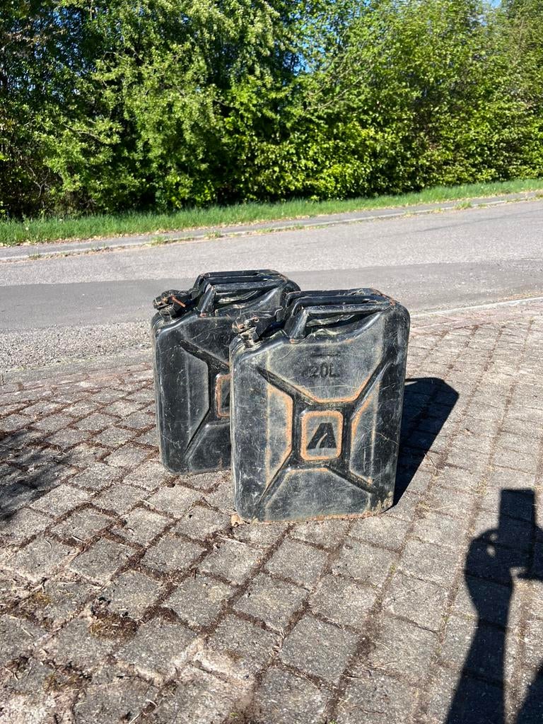 Jerricans US 20L metal, Enlèvement, Comme neuf