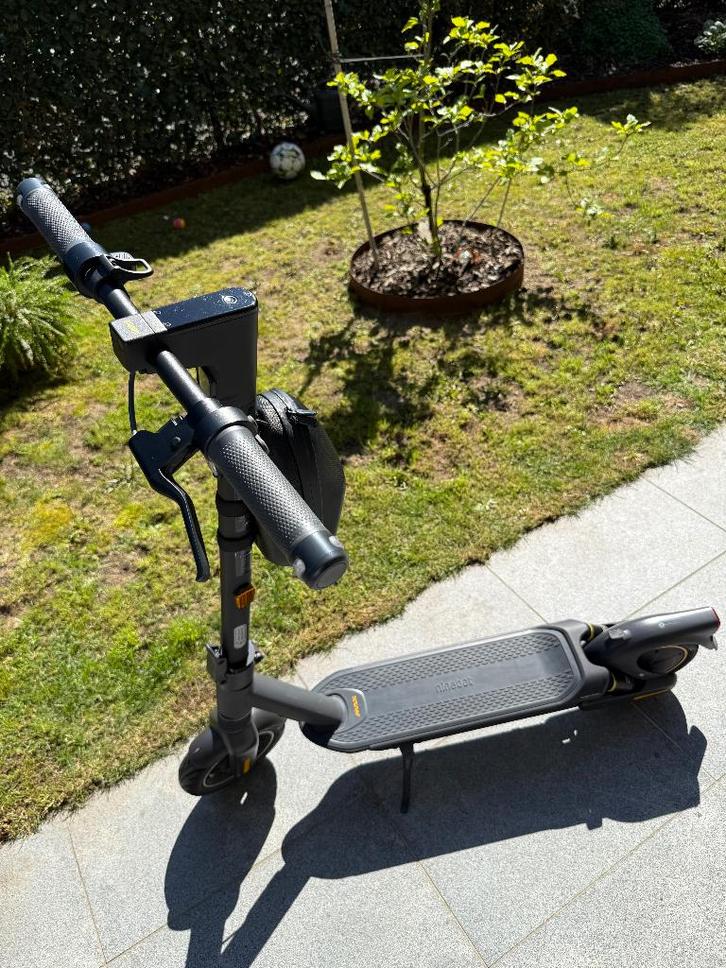 Segway Ninebot MAX G2 – 2500 km – zeer nette staat met doos, Fietsen en Brommers, Steps, Zo goed als nieuw, Elektrische step (E-scooter)