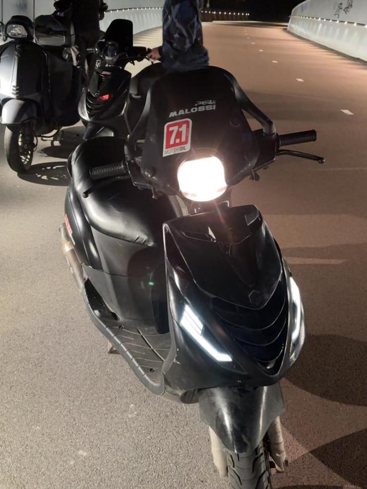 Piaggio zip 80 cc, Fietsen en Brommers, Scooters | Piaggio, Zo goed als nieuw, Zip, Ophalen