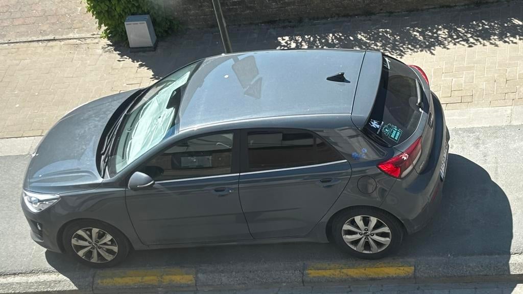 Kia Rio de 2021, 58000 km, pour 12000€, Argent ou Gris, Achat, Noir, 5 portes