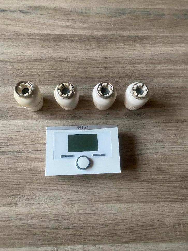 Vaillant thermostaat + 4 thermostatische kranen, Doe-het-zelf en Bouw, Verwarming en Radiatoren, Zo goed als nieuw, Thermostaat