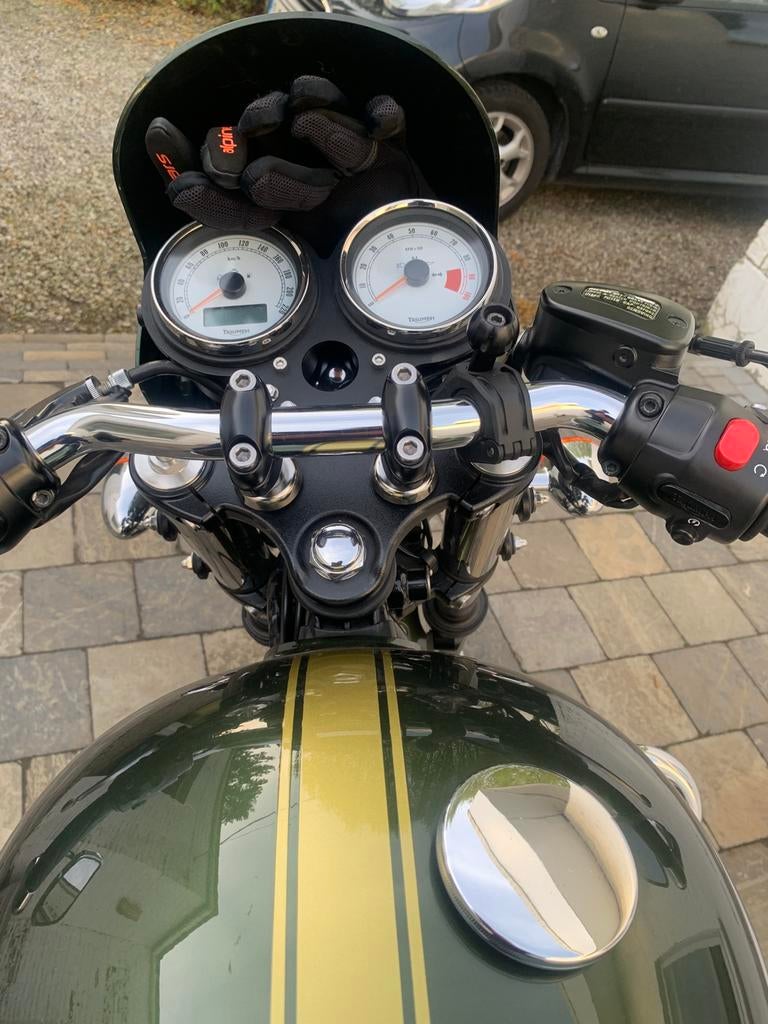 Thriumph thruxton nieuwstaat, 2 cilinders, Sportuitlaat, Motorrijbewijs A, 900 cc