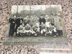 Oude voetbalploeg foto 24/30 cm jaren 50 streek Kortrijk ?, Enlèvement ou Envoi, Photo, Utilisé, 1940 à 1960