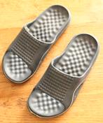 Chaussons de bain/plage bleu-gris taille 37 COMME NEUFS, Enfants & Bébés, Vêtements enfant | Chaussures & Chaussettes, Garçon ou Fille