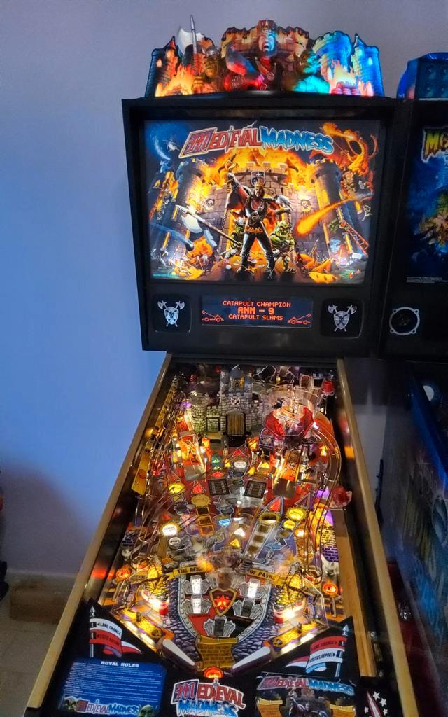 Flipperkast medieval madness le  met topper, Verzamelen, Automaten | Flipperkasten, Flipperkast, Ophalen