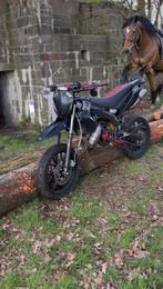 GEZOCHT: 2 takt scooter/schakelbrommer project max €350, Fietsen en Brommers, Brommers | Derbi, Ophalen of Verzenden, Zo goed als nieuw