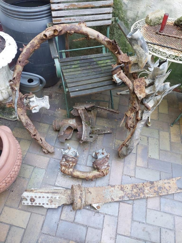 Amerikaanse vliegtuigonderdelen, Ophalen