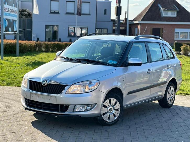 Skoda fabia 1.2 diesel, Autos, Skoda, Entreprise, Achat, Fabia, Diesel, Euro 5, Break, Boîte manuelle, Argent ou Gris, Noir, Tissu