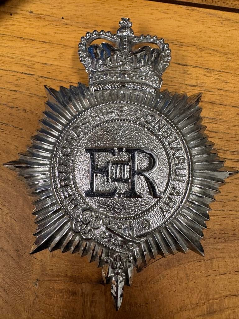 Plaque de casque Hertfordshire Constabulary Mint, Collections, Enlèvement ou Envoi, Gendarmerie, Emblème ou Badge
