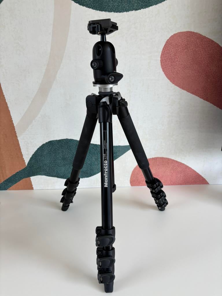 Statief Manfrotto met balhoofd, Audio, Tv en Foto, Fotografie | Statieven en Balhoofden, Ophalen, Balhoofd, Zo goed als nieuw