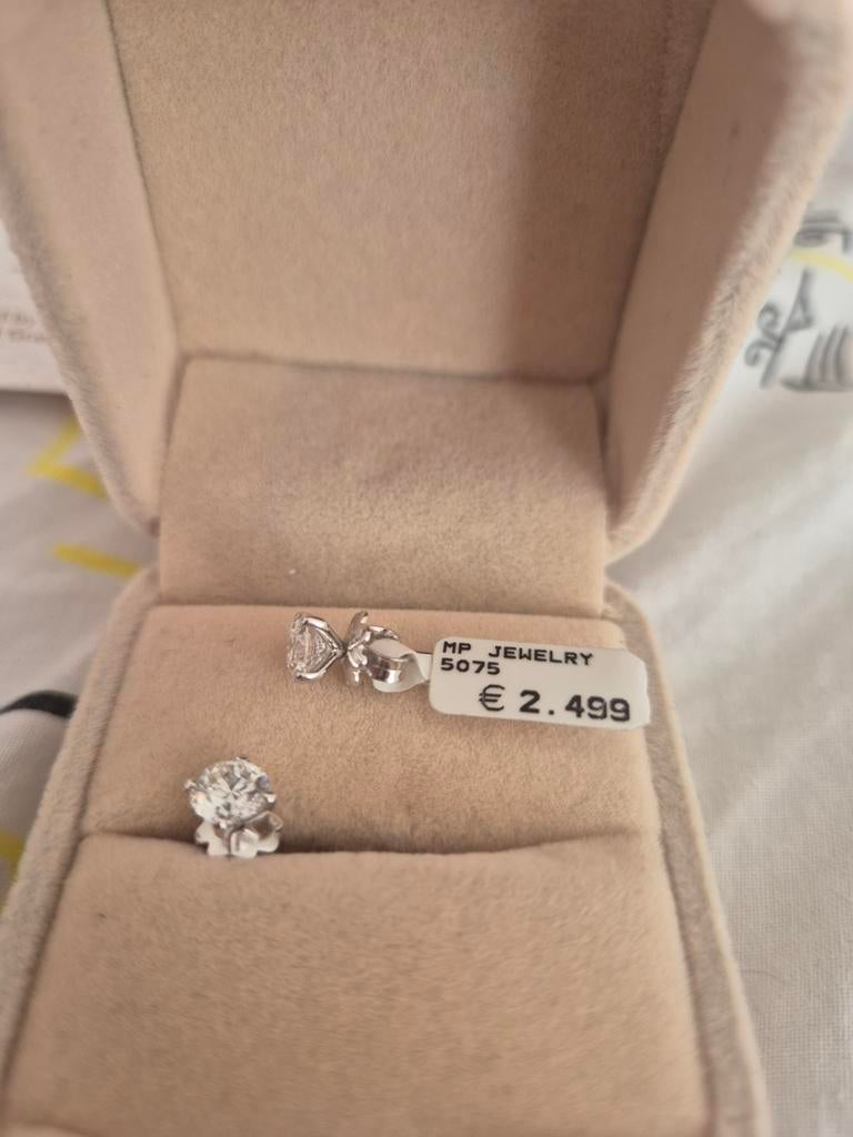 Boucle d'oreille or 18k avec diamand, Bijoux, Sacs & Beauté, Boucles d'oreilles, Neuf, Or, Or, Enlèvement