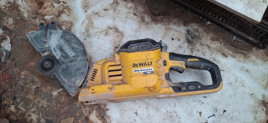 Dewalt slijpmolen voor onderdelen, Ophalen