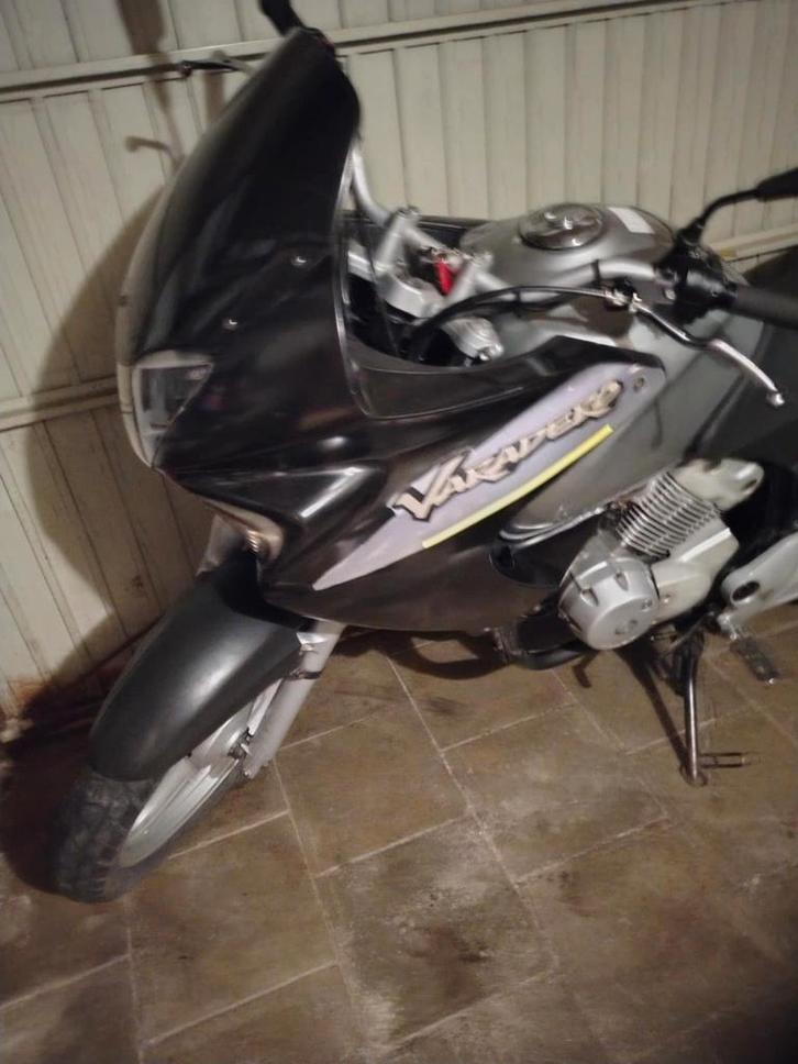 honda varadero 125cc de 2003 , bien lire svp, Motoren, Motoren | Honda, Particulier, Toermotor, 12 t/m 35 kW, 2 cilinders, Ophalen