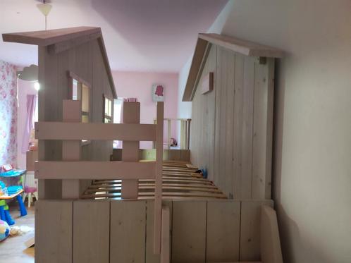 prinsessen huisje met glijbaan en slaap/speelruimte beneden, Kinderen en Baby's, Kinderkamer | Bedden, Matras, Ophalen