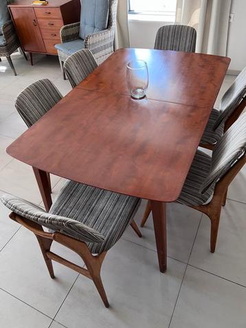 Mahonie tafel (verlengbaar) + 6 stoelen, 1957 beschikbaar voor biedingen