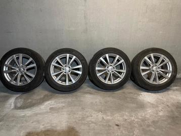 Autobanden + rubere interieur matten Audi Q4 beschikbaar voor biedingen
