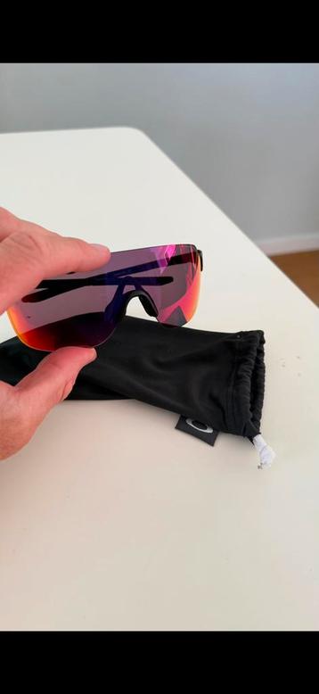Oakley zonnebrillen nieuwstaat beschikbaar voor biedingen