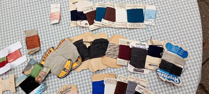 Grote partij naaigaren +-70 stuks, veel kleuren, Hobby en Vrije tijd, Naaien en Fournituren, Zo goed als nieuw, Ophalen of Verzenden