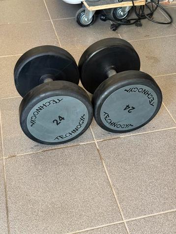 Set Technogym dumbells 24kg beschikbaar voor biedingen