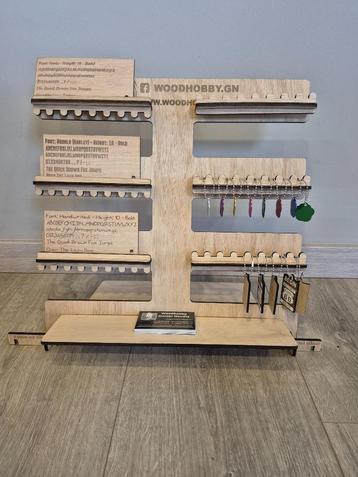Display's, steunen en houders voor marktkraam beschikbaar voor biedingen