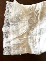 Robe de nuit entièrement brodée à la main, fin XIXeme s, Antiquités & Art, Tapis & Textile