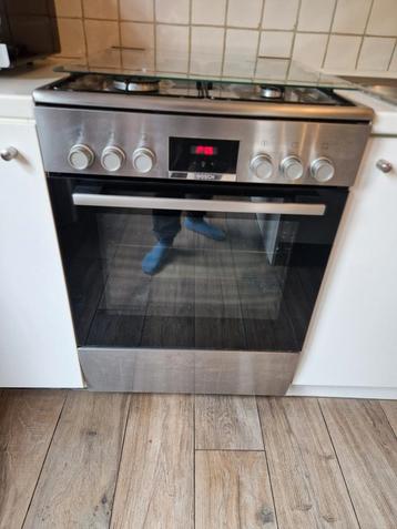 Gasvuur van Bosch 1,5 jaar oud met hetelucht oven beschikbaar voor biedingen
