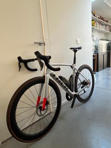 Trek madone met upgrades en garantie beschikbaar voor biedingen