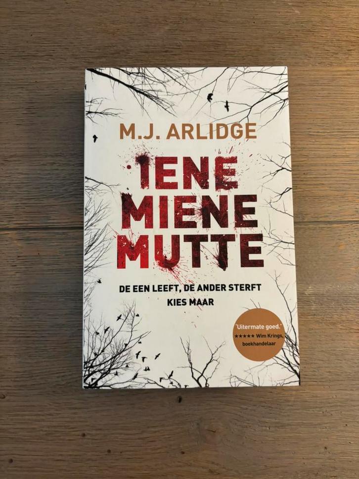 M.J. Arlidge - Iene Miene Mutte, Boeken, Thrillers, Zo goed als nieuw, Ophalen of Verzenden