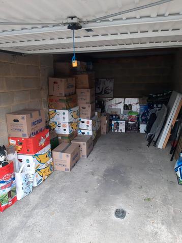 Caisse a vendre avec vêtements femme pour 10€ la caisse 1, Divers, Enlèvement ou Envoi, Comme neuf