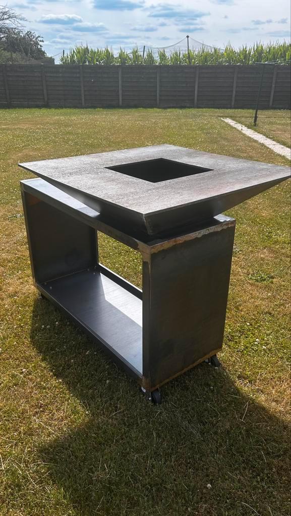 BBQ vierkant nieuw, Tuin en Terras, Buitenkeukens, Zo goed als nieuw, Ophalen