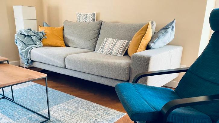 Lichtgrijze en beige gevlekte 4-zitsbank, Huis en Inrichting, Zetels | Zetels, Zo goed als nieuw, Ophalen