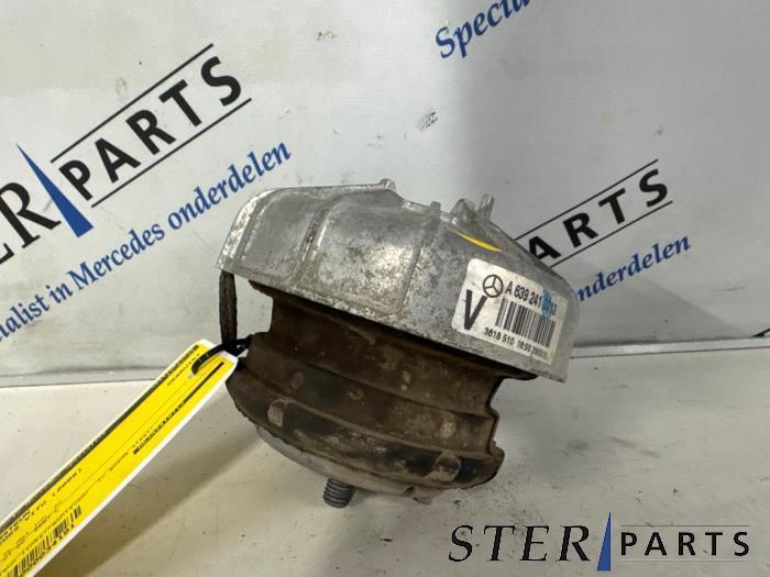 Motorsteun van een Mercedes Vito, Auto-onderdelen, Ophanging en Onderstel, Mercedes-Benz, Gebruikt, 3 maanden garantie, Ophalen of Verzenden