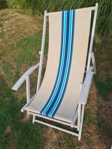 Vintage strandstoel beschikbaar voor biedingen
