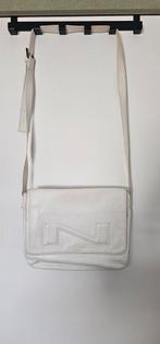 Natan handtas, Ophalen, Handtas