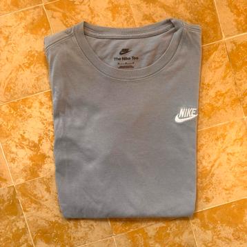 Nike grijs t-shirt maat Medium beschikbaar voor biedingen