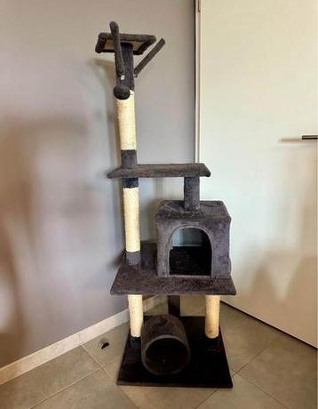 Arbre a chat beschikbaar voor biedingen