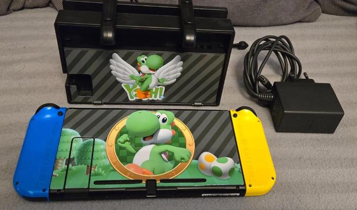 Nintendo switch, Games en Spelcomputers, Spelcomputers | Nintendo Switch, Zo goed als nieuw, Switch Original, Met 2 controllers