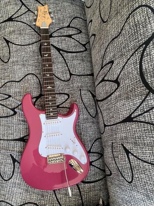 PRS SE Silver Sky - Dragon Fruit, Muziek en Instrumenten, Snaarinstrumenten | Gitaren | Elektrisch, Zo goed als nieuw, Solid body