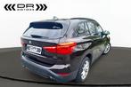 BMW X1 M SPORSTUUR - VERWARMDE ZETELS - INKLAPBARE SPIEGELS, Auto's, BMW, Zwart, Bedrijf, 5 deurs, 3 cilinders
