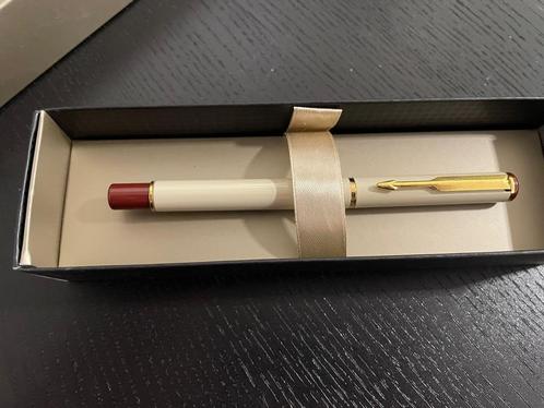 ️ Nieuwe Parker Classic White balpen met gouden doos, Verzamelen, Pennenverzamelingen, Nieuw, Balpen, Parker, Met doosje, Ophalen of Verzenden