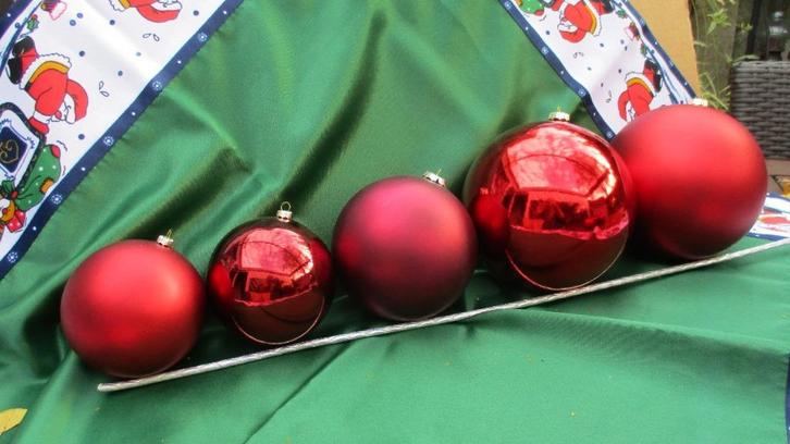 Rode kerstballen voor grote boom, Diversen, Kerst, Nieuw, Ophalen