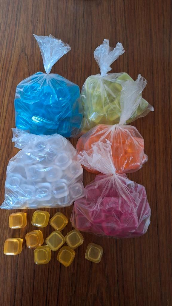 Herbruikbare ijsblokjes gekleurd plastic, Elektronische apparatuur, Koelkasten en IJskasten, Zo goed als nieuw, Ophalen of Verzenden