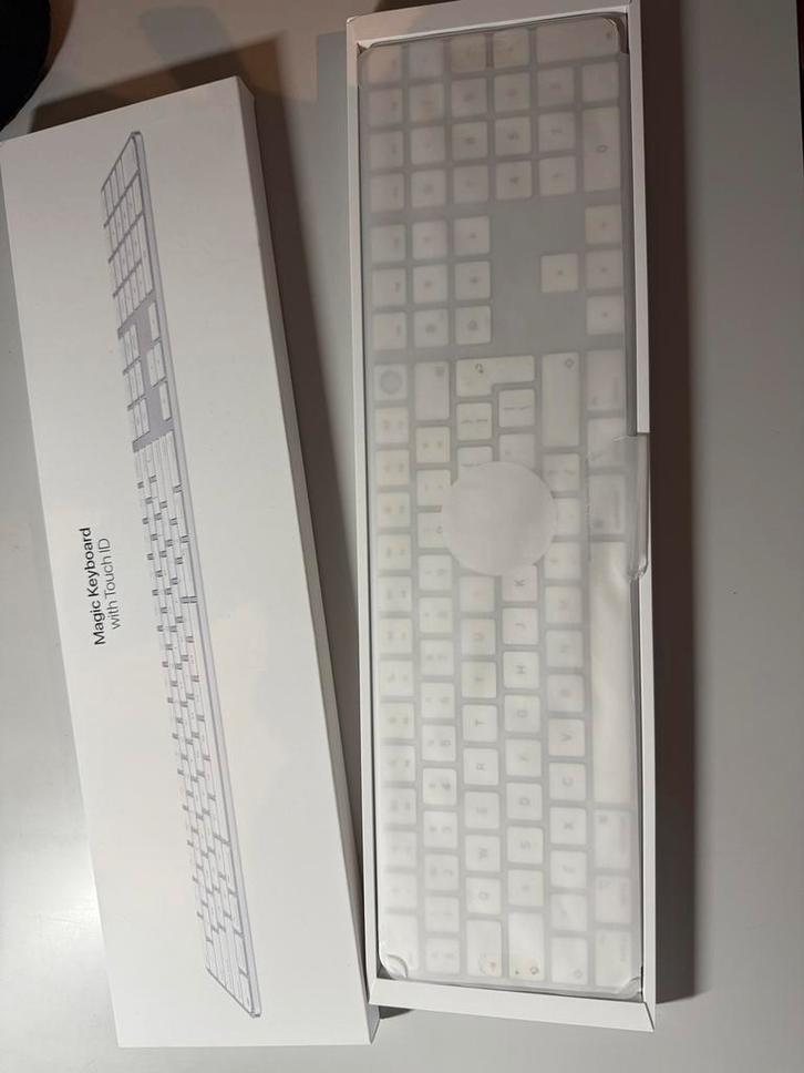 Clavier Magic Keyboard Qwerty, Computers en Software, Toetsenborden, Zo goed als nieuw, Azerty, Ophalen of Verzenden