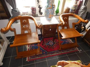 2 Oosterse boeddisten armstoelen in tropisch hout.  beschikbaar voor biedingen